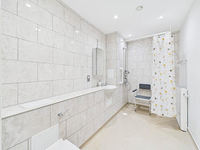 2 Bedroom Apartment For Sale In Wilkey Way, Chatham, Kent, ME4