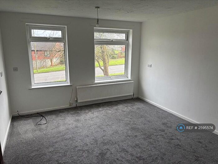 2 Bedroom Flat To Rent In Rodley, Leeds, LS13