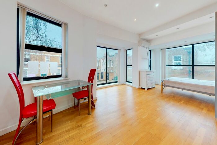 Studio To Rent In Medwin Street, London SW4