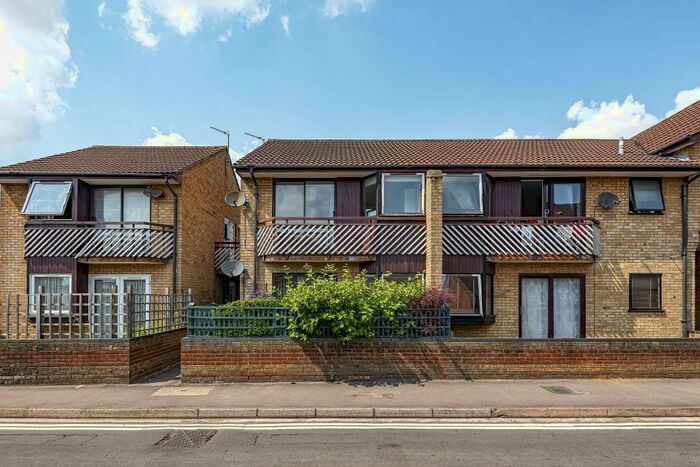 1 Bedroom Apartment To Rent In Bell Lodge, Bardwell Terrace, OX26