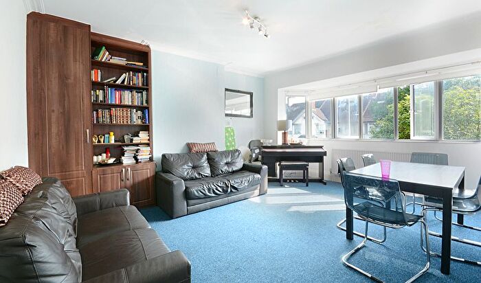 4 Bedroom Flat To Rent In St Marys Road, London, NW11
