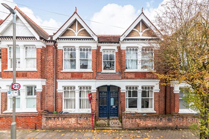 3 Bedroom Maisonette To Rent In Badminton Road, Clapham, London, SW12