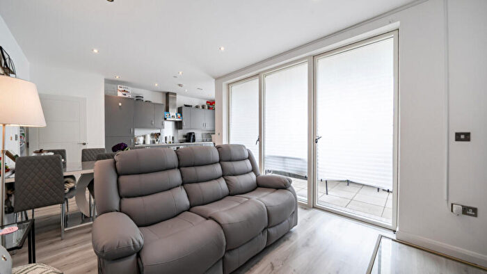 1 Bedroom Flat For Sale In Chamberlin Mansions, Fielders Crescent, Barking, IG11