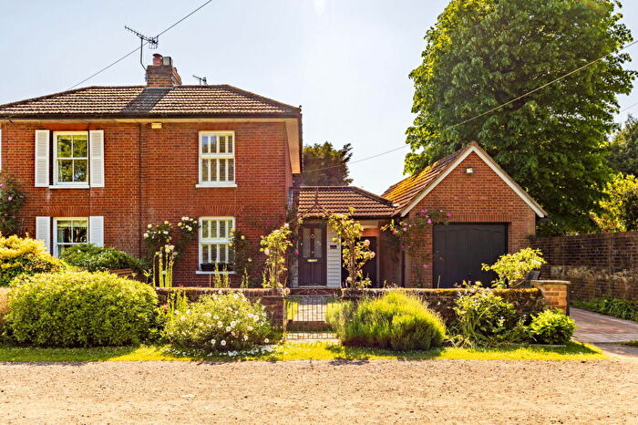 3 Bedroom Semi-Detached House For Sale In Horsham Road, Shalford, Guildford, GU4