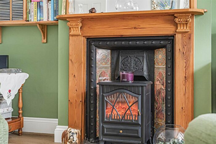 3 Bedroom Terraced House For Sale In Brooklyn Road, Seaford, BN25