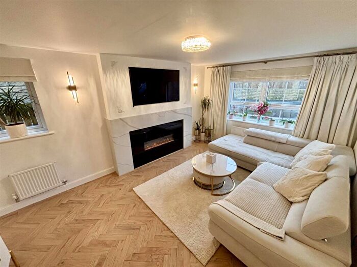 4 Bedroom Detached House For Sale In Viaduct View, Clayton, Bradford, BD14