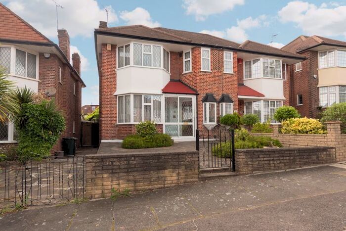 3 Bedroom Semi-Detached House To Rent In Underne Avenue, London, N14