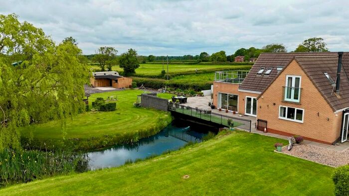 3 Bedroom Detached House For Sale In Station Road, Grasby, DN38