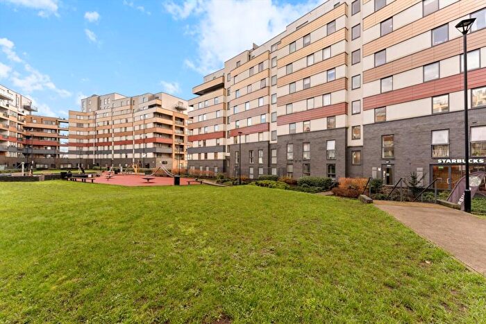 2 Bedroom Flat For Sale In Station Road, London, N11