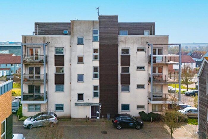 1 Bedroom Flat For Sale In Cameron Drive, Dartford, Kent, DA1