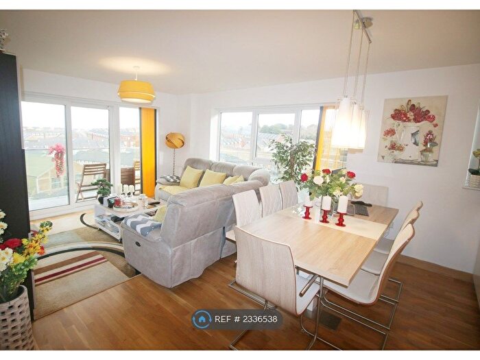 3 Bedroom Flat To Rent In Old Field Place, Dartford, DA1