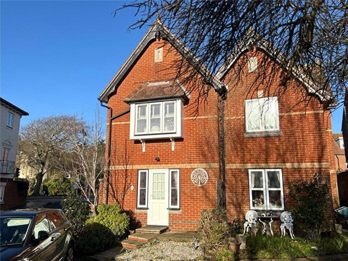 2 Bedroom Retirement Property For Sale In Anchorage Way, Lymington, Hampshire, SO41