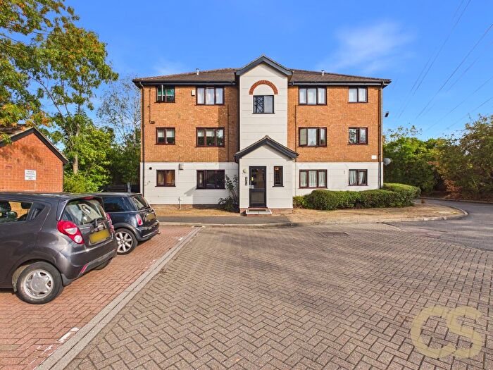 1 Bedroom Studio For Sale In Parrotts Field, Hoddesdon, Hertfordshire, EN11