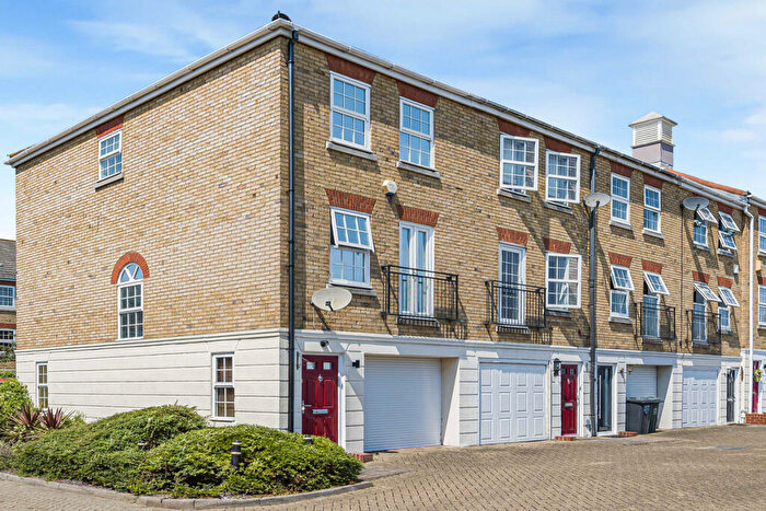 2 Bedroom End Of Terrace House For Sale In Frobisher Way, Greenhithe, DA9