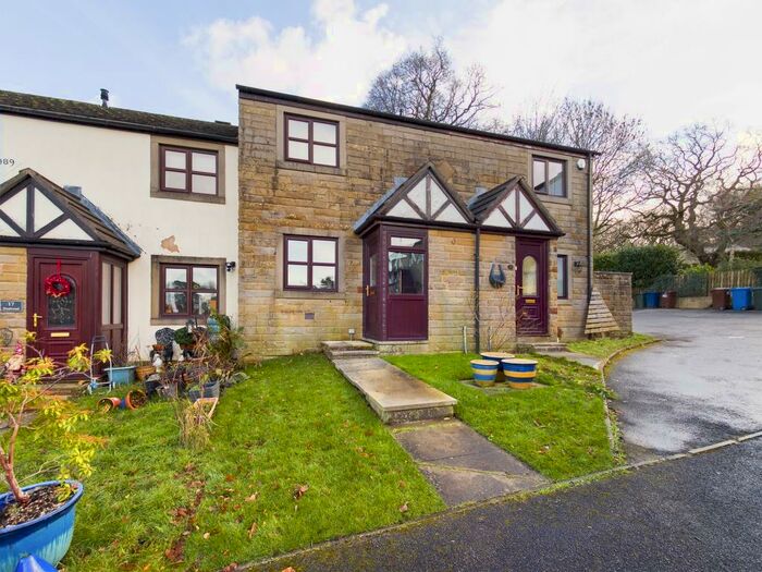 2 Bedroom Town House To Rent In Westwood, Carleton, BD23