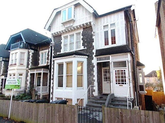 2 Bedroom Apartment To Rent In Gatestone Road, London, SE19