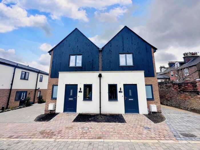 2 Bedroom House To Rent In Denmark Place, Tring, HP23