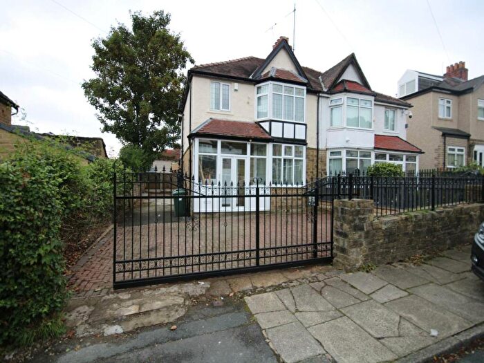 3 Bedroom House To Rent In Ashfield Drive, Frizinghall, BD9