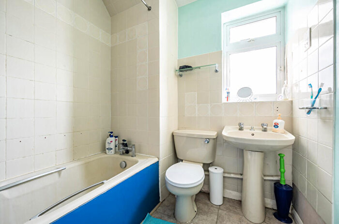 4 Bedroom Detached House For Sale In Staverton Close, Wokingham, Berkshire, RG40