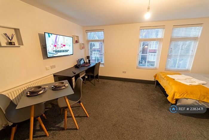 Studio To Rent In Hallewell Road, Birmingham, B16