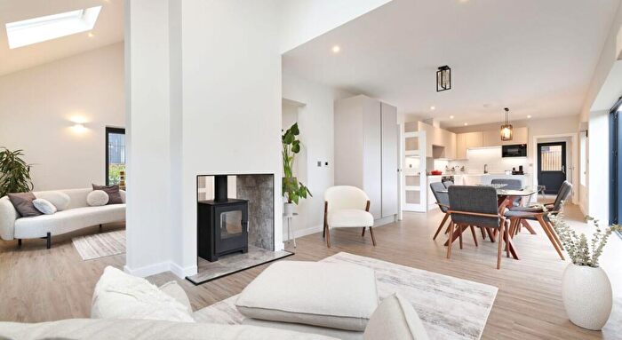 4 Bedroom Detached House For Sale In Leatherhead Road, Great Bookham, Surrey, KT23