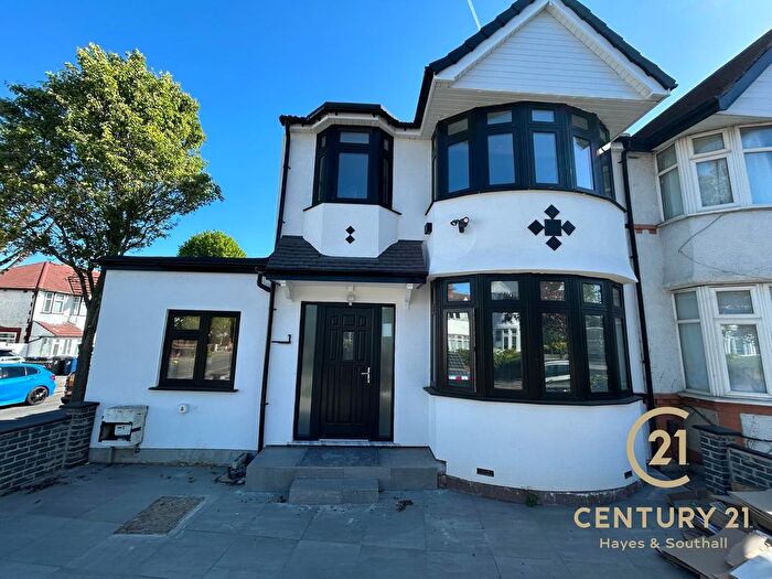 6 Bedroom Semi-detached House To Rent In Lytham Grove, W5