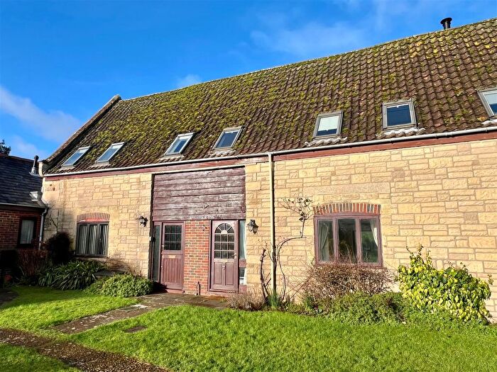 2 Bedroom Barn Conversion For Sale In Afton Barns, Freshwater, PO40