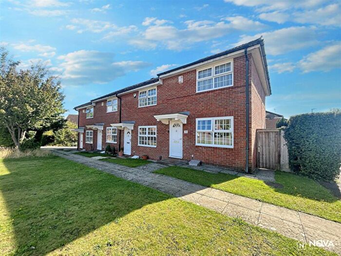 2 Bedroom End Of Terrace House To Rent In Hayton Close, Luton, LU3