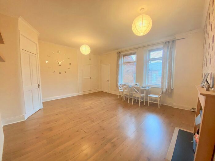 2 Bedroom Flat To Rent In Faraday Grove, Bensham, Gateshead, Tyne 7 Wear NE8