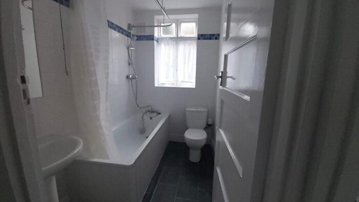 2 Bedroom Flat To Rent In Brighton Road, CR8