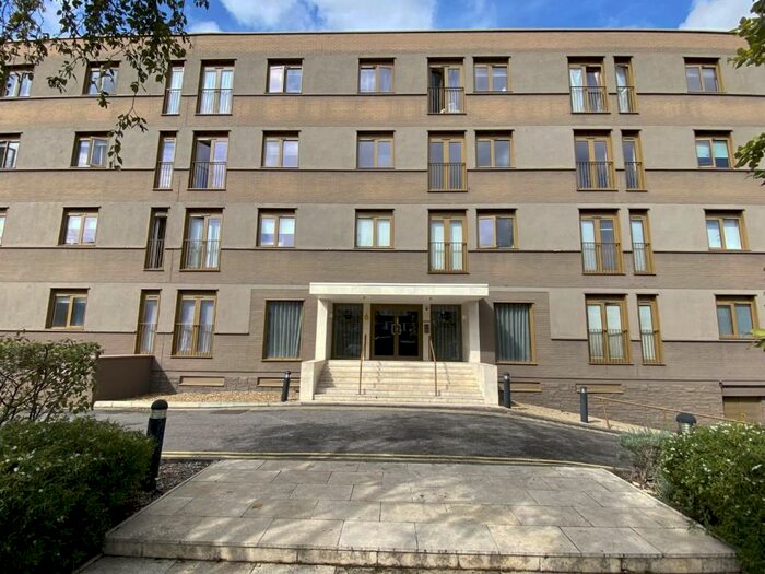 Studio To Rent In London Road, Cheam, SM3