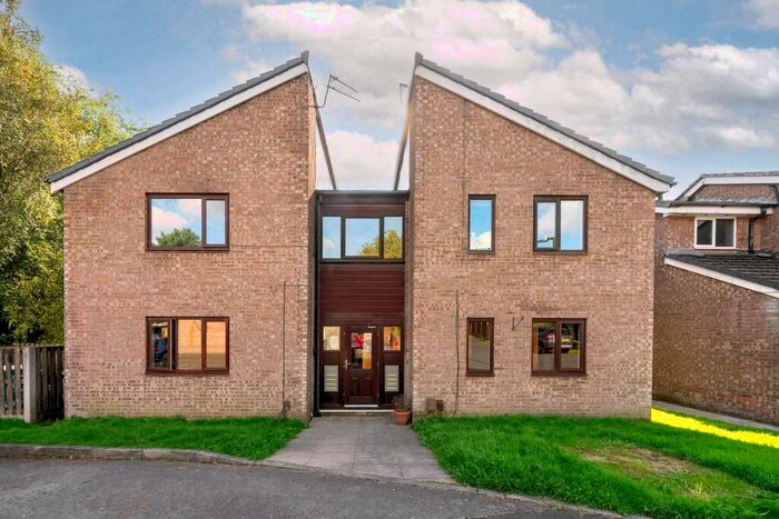 1 Bedroom Apartment For Sale In Rushey Field, Bolton, BL7