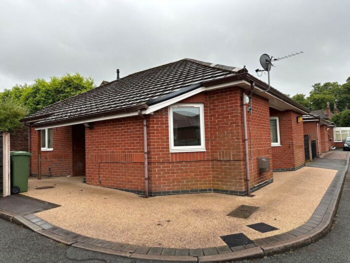 2 Bedroom Bungalow To Rent In Chapelview Close, Gee Cross, Hyde, SK14