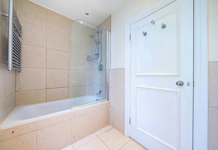 2 Bedroom Flat To Rent In Church Close, Kensington Church Street, London, W8