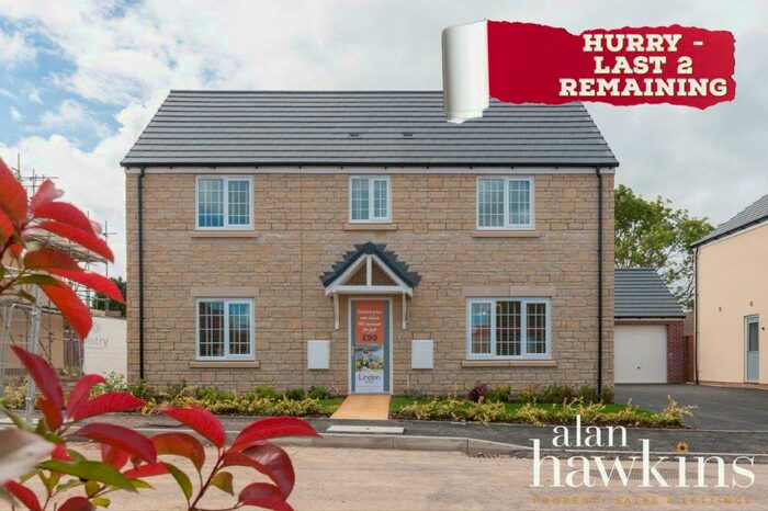 4 Bedroom Detached House For Sale In Lyneham Fields, Lyneham, SN15