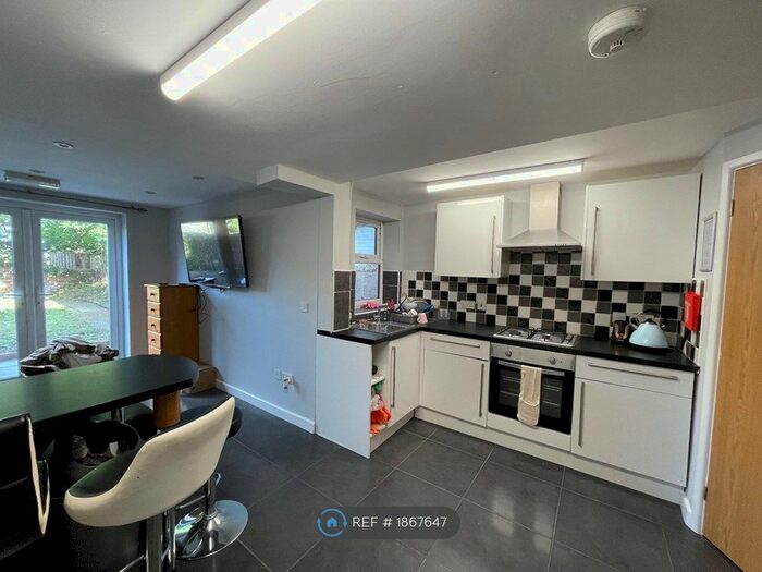 6 Bedroom Terraced House To Rent In De Beauvoir Road, Reading, RG1