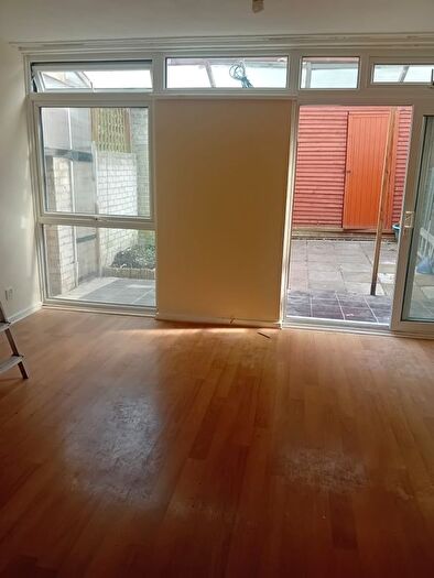 3 Bedroom Flat To Rent In Inglemere Road, London, SE23