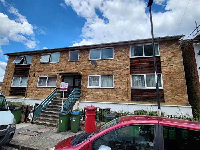 2 Bedroom Flat For Sale In Saunders Road, London, SE18