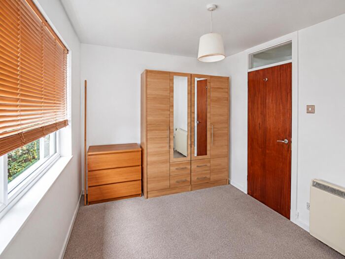 2 Bedroom Flat To Rent In Woodside Court, Cardiff, CF14