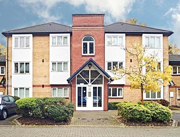 1 Bedroom Flat To Rent In Riverside Court, Heathcote Road, Twickenham, Greater London, TW1