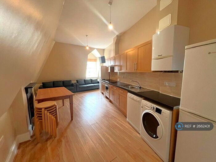 6 Bedroom Flat To Rent In Royal York Crescent, Bristol, BS8