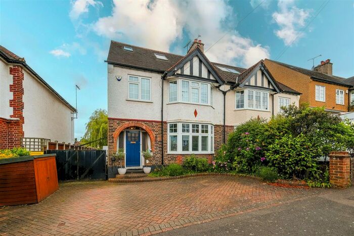 4 Bedroom Semi-Detached House To Rent In Connaught Avenue, Chingford, London, E4