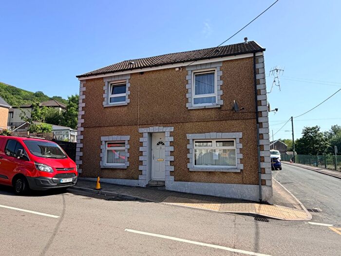 2 Bedroom Flat To Rent In Mountain Road, Cwmaman, CF44