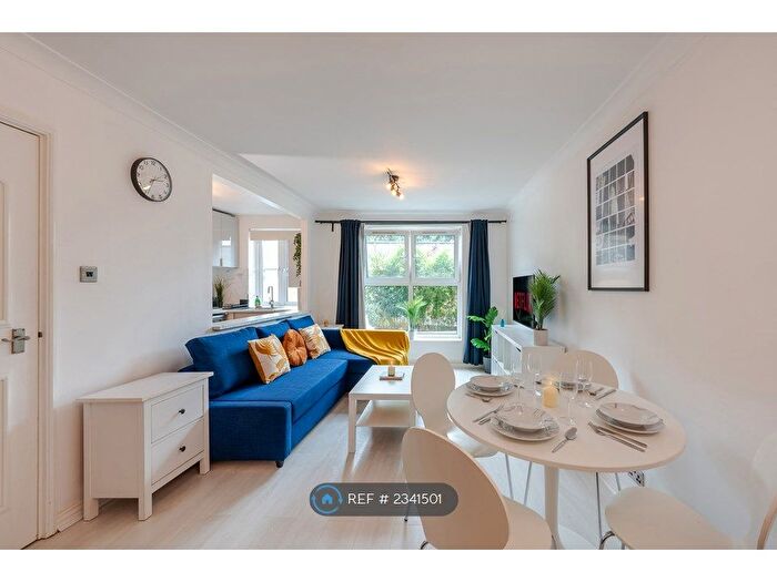 2 Bedroom Flat To Rent In Hackney Road, London, E2