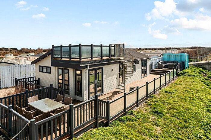 2 Bedroom Lodge For Sale In East Bracklesham Drive, Bracklesham Bay, PO20