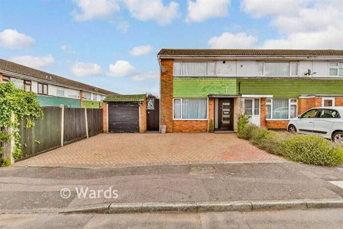 2 Bedroom End Of Terrace House For Sale In Gladstone Drive, Sittingbourne, Kent, ME10