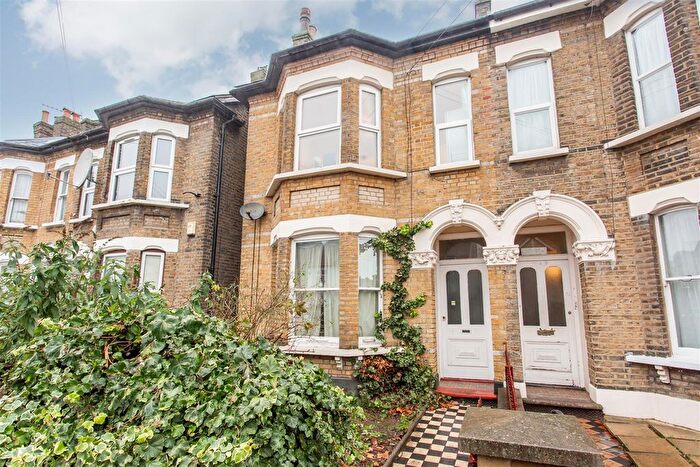 2 Bedroom Flat To Rent In Clova Road, Forest Gate, E7