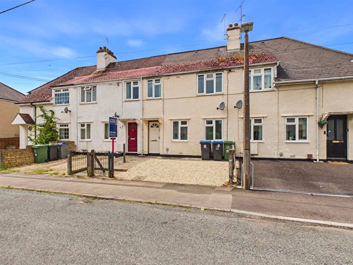 3 Bedroom Terraced House For Sale In Woodlands Road, Chippenham, SN14