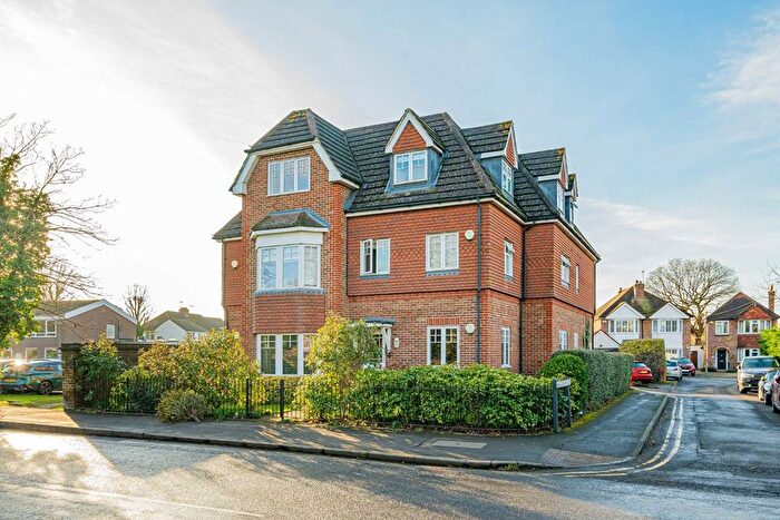 1 Bedroom Flat For Sale In Heathlands Close, Sunbury-On-Thames, TW16