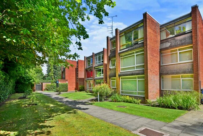 Apartment To Rent In Moss Manor, The Avenue, Sale, Greater Manchester, M33